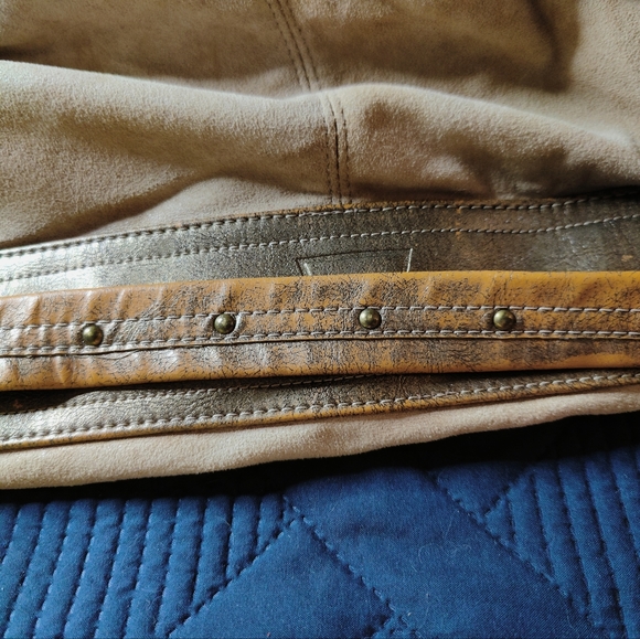 🔷Kathy Van Zeeland Faux Suede Large Studded Tan convertible hobo Handbag - Picture 10 of 12